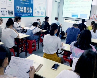 东莞中堂哪有美工培训?华众教育0基础入学